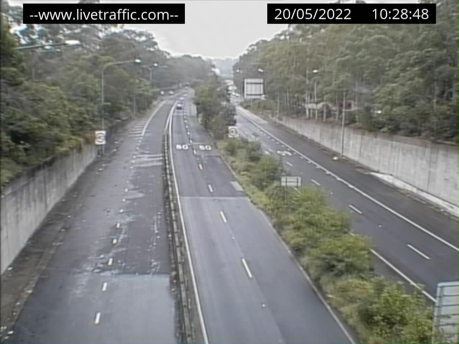 M1 Pacific Motorway (Wahroonga) - The Pacific Highway on ramp to the M1 Pacific Motorway looking north towards the Central Coast. - N - REG_NORTH - Australia