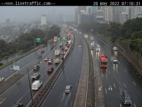 Warringah Freeway (North Sydney) - The Warringah Freeway, approaching the Sydney Harbour Tunnel looking south towards the city. - S - SYD_NORTH - Australia