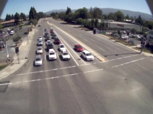 Almaden Expy @ Foxworthy Ave (NB View) (401956) - California