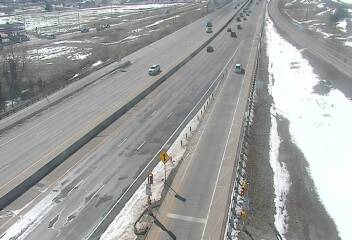 I-25 - I-25  180.70 SB @ Plum Creek Pkwy - Traffic closest to camera is travelling South - (13429) - USA