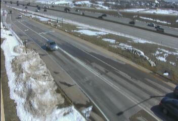 I-25 - I-25  188.50 SB @ Castle Pines Pkwy W - Traffic in lanes closest to camera moving South - (12586) - USA