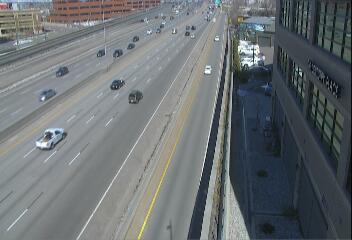 I-25 - I-25  206.65 NB @ Logan St - Traffic in lanes closest to camera moving West on Logan - (11589) - USA