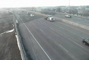 I-25 - I-25  207.70 NB : 0.1 mi N of Santa Fe Dr - Traffic in lanes farthest from camera moving South - (12137) - Denver and Colorado