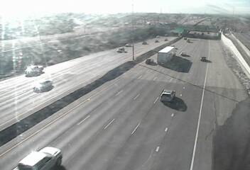 I-25 - I-25  208.10 SB : 0.2 mi N of Alameda - Traffic closest to camera is travelling South - (13640) - Denver and Colorado