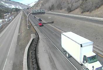 I-70 - I-70  177.95 EB : 1.9 mi E of Main Entrance (Vail-EA) - Traffic furthest from camera is travelling West - (13730) - Denver and Colorado