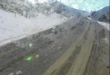 I-70 - I-70  186.40 : 3.0 mi W of Vail Pass Summit - Traffic in lanes closest to camera moving East - (11804) - Denver and Colorado