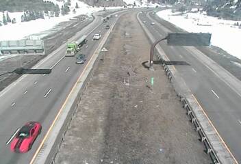 I-70 - I-70  195.85 : 0.6 mi E of CO-91 - Traffic in lanes on right moving East - (10011) - Denver and Colorado