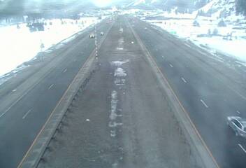 I-70 - I-70  195.85 : 0.6 mi E of CO-91 - Traffic in lanes on right moving West - (10010) - Denver and Colorado