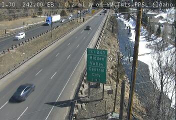 I-70 - I-70  242.00 EB : W Portal VM Tnl - Traffic in lanes closest to camera moving East - (13066) - Denver and Colorado