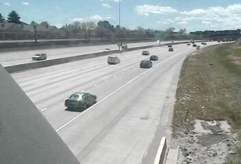 I-225 - I-225 004.75 SB : 0.1 mi S of Yale Overpass - Traffic closest to camera is travelling South - (13758) - USA
