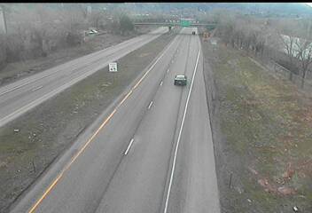 I-70 - I-70  115.90 EB : 0.4 mi W of SH-82 - Traffic closest to camera is travelling East - (13922) - Denver and Colorado