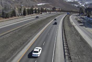 I-70 - I-70  175.20 EB  : 0.8 mi W of Main Entrance (Vail) - Traffic closest to camera is travelling East - (13942) - Denver and Colorado