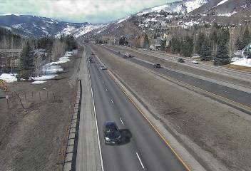 I-70 - I-70  175.20 EB  : 0.8 mi W of Main Entrance (Vail) - Traffic furthest from camera is travelling West - (13943) - Denver and Colorado