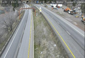 I-70 - I-70  118.20 EB : 0.25 mi E of No Name Tunnel - Traffic on the Right is travelling West - (14285) - Denver and Colorado