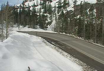 US 550 - US-550  88.10 NB @ Red Mountain Pass - Traffic furthest from camera is travelling South - (14359) - Denver and Colorado
