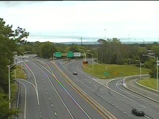 CAM 113 East Hartford RT 2 WB W/O Exit 3 - E. River Dr. (Traffic closest to the camera is traveling WEST) - USA