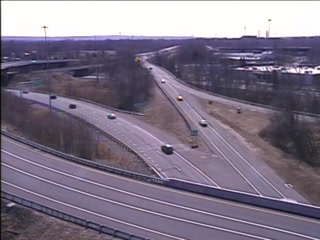 CAM 114 East Hartford RT 2 WB W/O Exit 2W - I-84 EB Exit 55 (Traffic closest to the camera is traveling WEST) - USA