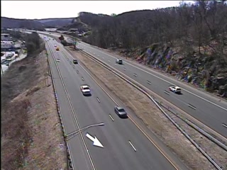 CAM 170 Waterbury RT 8 NB S/O Exit 30 - N/O Nicholas Dr. (Traffic closest to the camera is traveling NORTH) - Connecticut