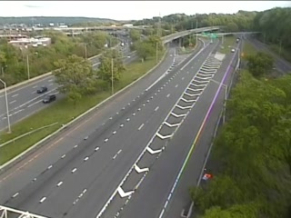 CAM 165 Waterbury RT 8 SB Exit 32 & 33 - W. Main St. (Traffic closest to the camera is traveling SOUTH) - USA