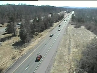 CAM 156 Cromwell RT 9 SB Exit 19 - Rt 372 Overpass (Traffic closest to the camera is traveling SOUTH) - USA
