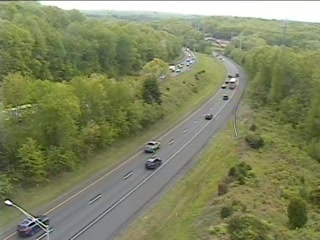 CAM 144 Waterbury I-84 WB Exit 17 - Chace Pkwy. (Traffic closest to the camera is traveling WEST) - Connecticut