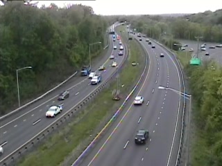 CAM 143 Waterbury I-84 WB E/O Exit 17 - Chase Pkwy. (Traffic closest to the camera is traveling WEST) - USA
