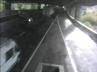 CAM 141 Waterbury I-84 WB E/O Exit 19 - Meadow St. (Traffic closest to the camera is traveling WEST) - Connecticut