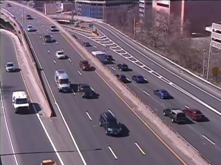 CAM 140 Waterbury I-84 EB W/O Exit 23 - S. Main St. (Traffic closest to the camera is traveling EAST) - Connecticut