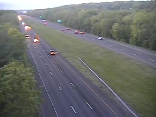 CAM 64 Southington I-84 WB E/O Exit 30 - W. Center St. (Traffic closest to the camera is traveling WEST) - USA