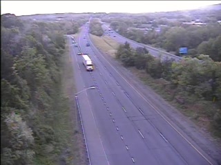 CAM 59 Southington I-84 EB E/O Exit 32 - Rt. 10 (Queen St.) (Traffic closest to the camera is traveling EAST) - Connecticut