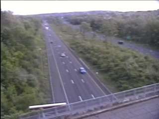 CAM 50 New Britain I-84 EB W/O Exit 37 - Long Swamp Rd. (Traffic closest to the camera is traveling EAST) - Connecticut