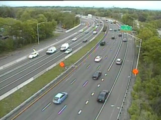 CAM 38 West Hartford I-84 EB Exit 39A - Ridgewood Rd. (Traffic closest to the camera is traveling EAST) - USA