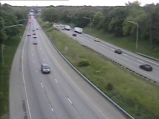 CAM 34 West Hartford I-84 WB E/O Exit 43 - S. Quaker Ln. (Traffic closest to the camera is traveling WEST) - USA