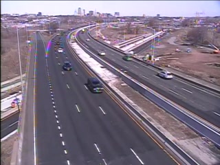CAM 90 Hartford I-91 SB N/O Exit 26 - Rt. 5 & 15 (Traffic closest to the camera is traveling SOUTH) - Connecticut