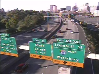 CAM 81 Hartford I-91 SB N/O Exit 32 A/B - N/O I-84 (Traffic closest to the camera is traveling SOUTH) - USA