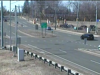 CAM 72 Windsor I-91 SB Exit 37 - Rt. 305 (Bloomfield Ave.) (Traffic closest to the camera is traveling SOUTH) - USA