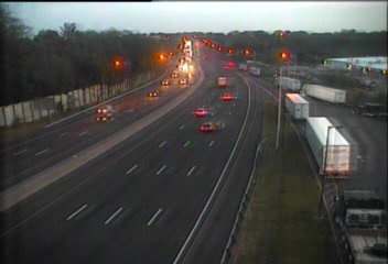 CAM 16 Darien I-95 SB N/O Exit 9 - Darien Rest Area (Traffic closest to the camera is traveling SOUTH) - Connecticut