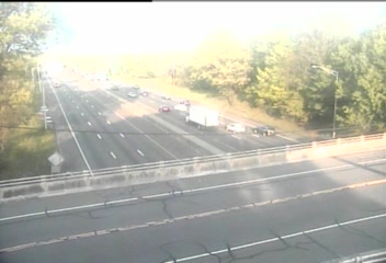 CAM 33 Westport I-95 SB Exit 18 - Hales Rd. (Traffic closest to the camera is traveling SOUTH) - Connecticut