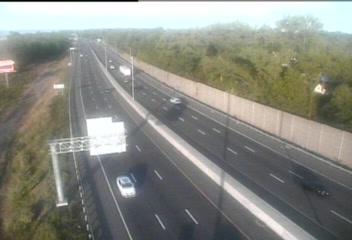 CAM 58 Milford I-95 SB N/O Exit 32 - Naugatuck Ave. (Traffic closest to the camera is traveling SOUTH) - Connecticut