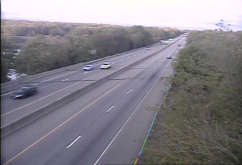 CAM 146 Guilford I-95 NB S/O Exit 61 - East River Rd. (Traffic closest to the camera is traveling NORTH) - Connecticut