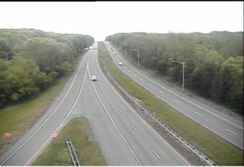 CAM 195 Waterford I-95 SB Exit 80 - Oil Mill Rd. (Traffic closest to the camera is traveling SOUTH) - Connecticut