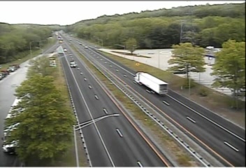 CAM 185 Montville I-395 SB N/O Exit 6 - Montville Rest Area (Traffic closest to the camera is traveling SOUTH) - USA