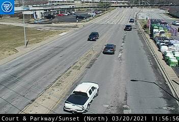 IL 9 (Court St.) at Parkway Dr./Sunset Dr. - N - USA