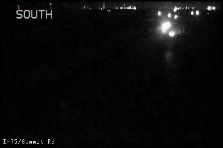 I-75 @ Summit-Traffic closest to camera is traveling south (2133) - USA