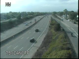 I-75 @ Caniff St-Traffic closest to camera is traveling north (2414) - USA