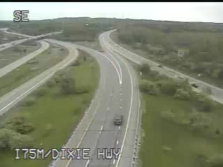 I-75 @ Dixie Hwy-Traffic closest to camera is traveling south (2573) - USA