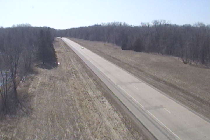 I-35 NB (MP 63.2) - I-35 NB (MP 63.2) - 2 miles north of the Faribault area - Minnesota